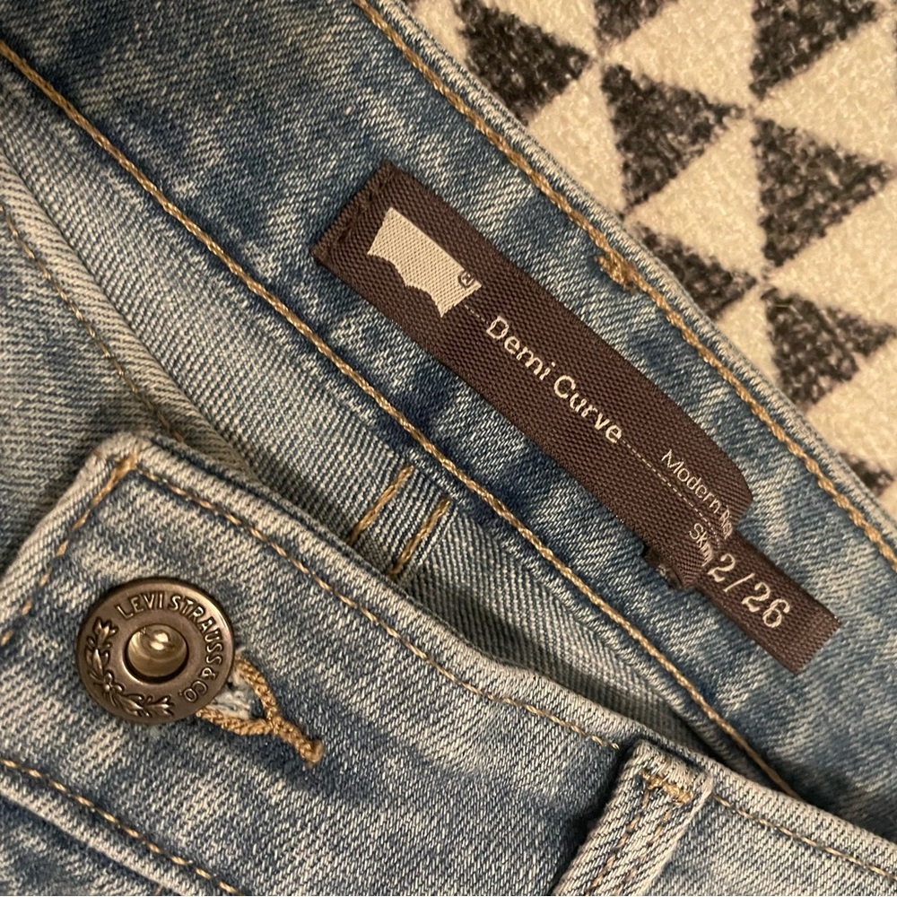 Levi’s Demi curve modern rise light wash skinny Jean 26 2R - Picture 2 of 4